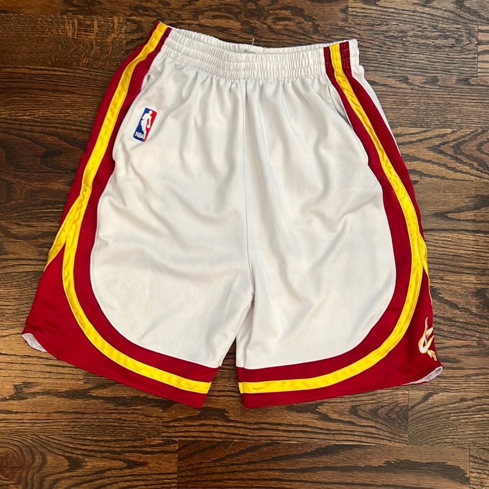 Cleveland cavaliers NBA mean white shorts